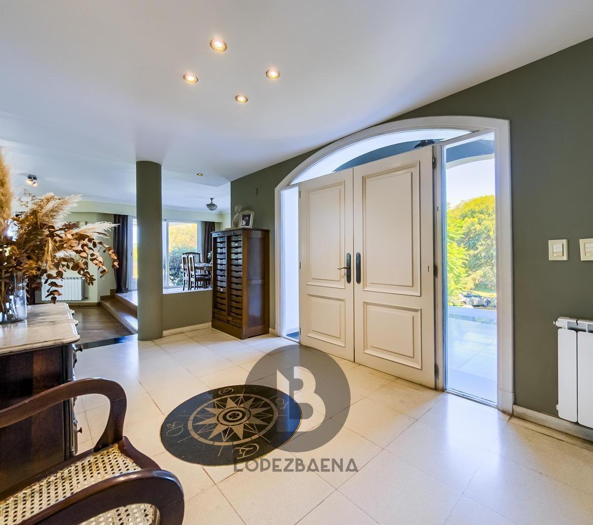Venta – Casa de Lujo en Barrio La Serena – Vistas Panorámicas - Se Acepta Menor Como Parte de Pago 1