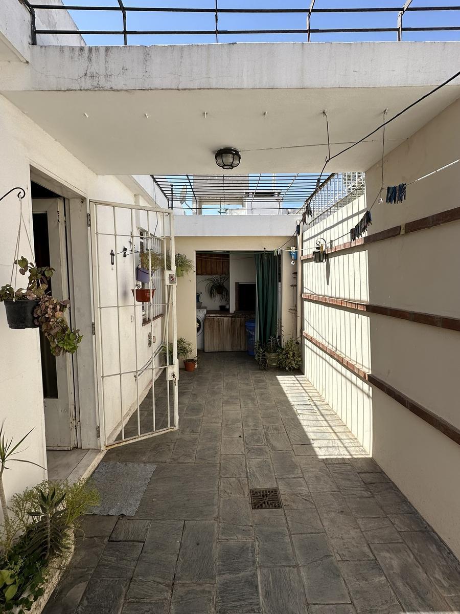 Foto de AYACUCHO - CASA EN VENTA - 2 DORM OFICINA GARAGE, imagen 2