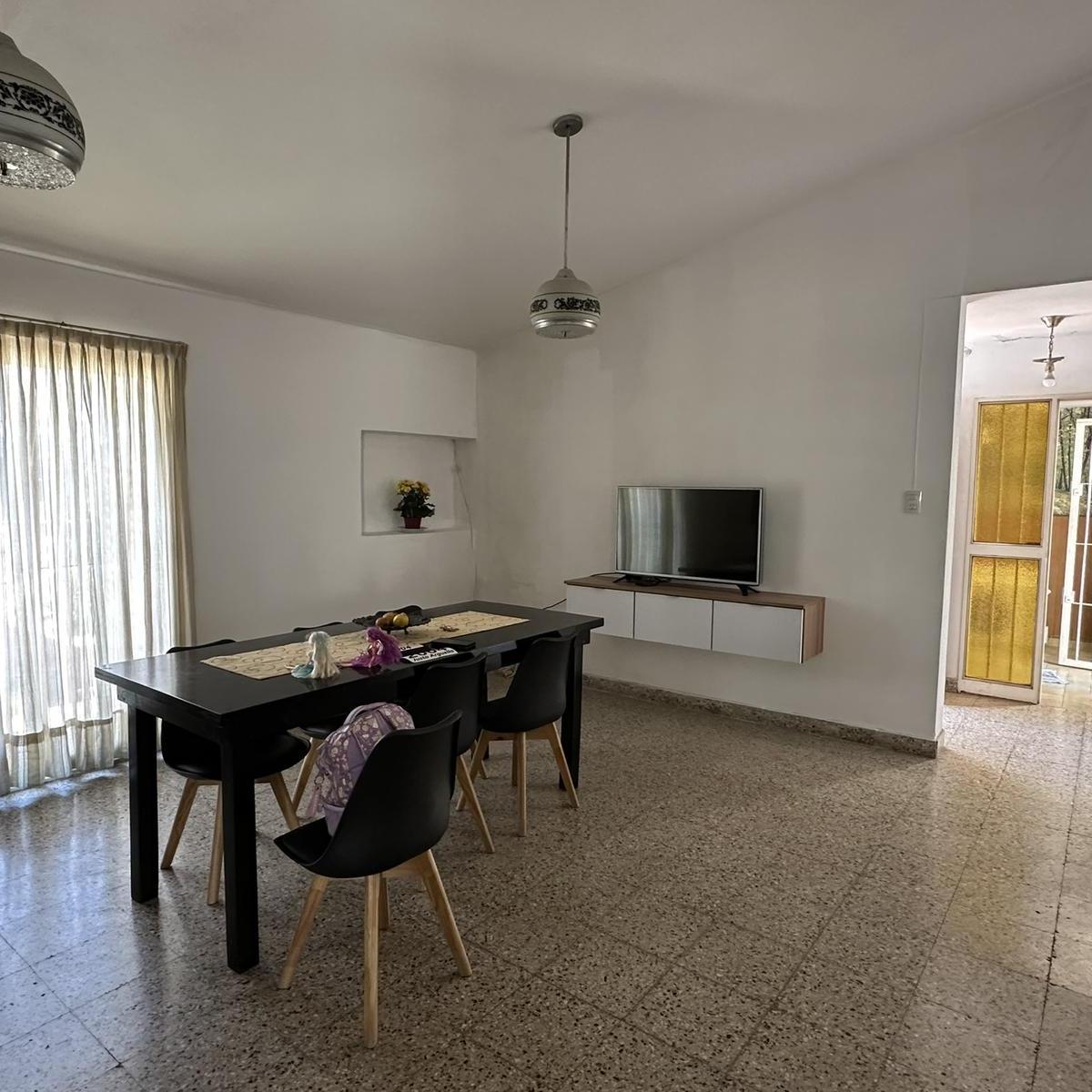 Foto de AYACUCHO - CASA EN VENTA - 2 DORM OFICINA GARAGE, imagen 4