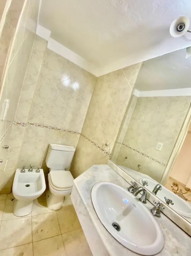 Tremenda Casa en Venta a m de Rafael Nuñez 2