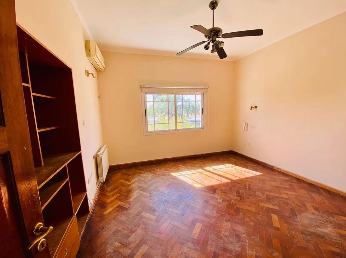 Tremenda Casa en Venta a m de Rafael Nuñez 4