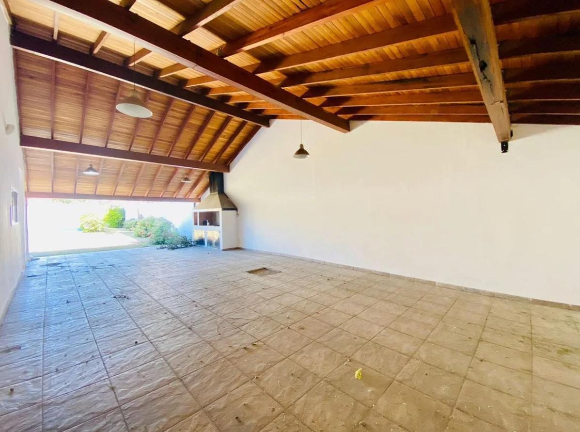 Tremenda Casa en Venta a m de Rafael Nuñez 5