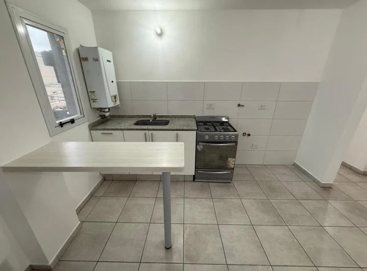 ALQUILER Departamento con Balcón 5