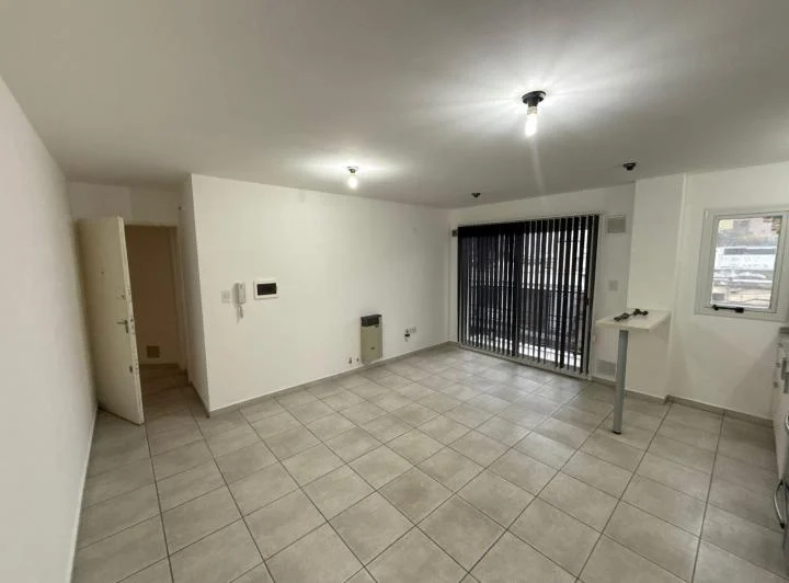 ALQUILER Departamento con Balcón 1