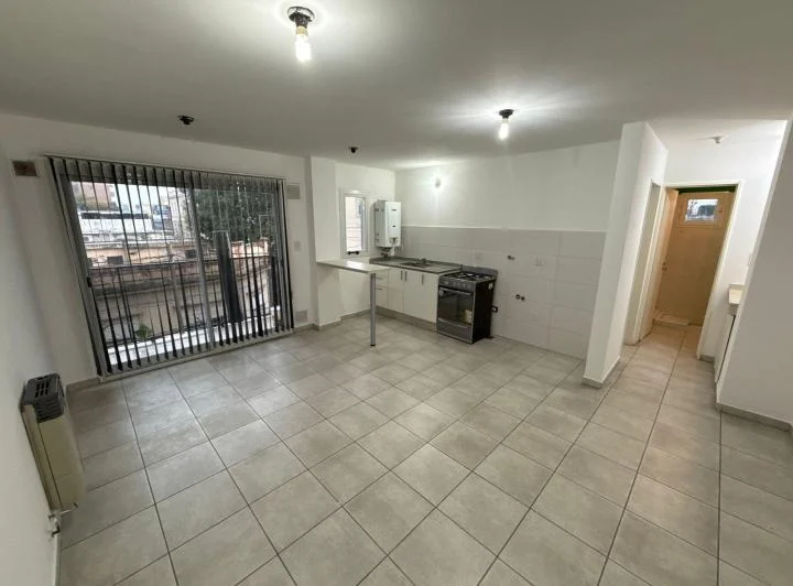 ALQUILER Departamento con Balcón 3