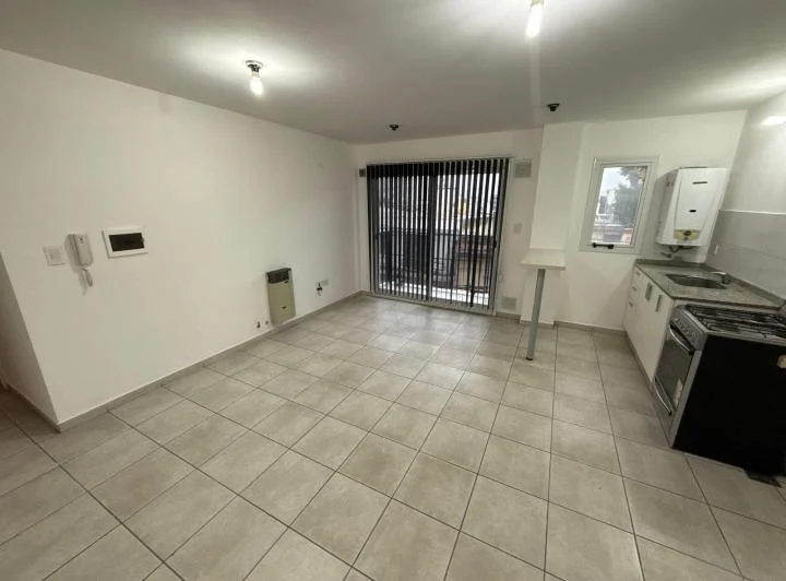 ALQUILER Departamento con Balcón 2
