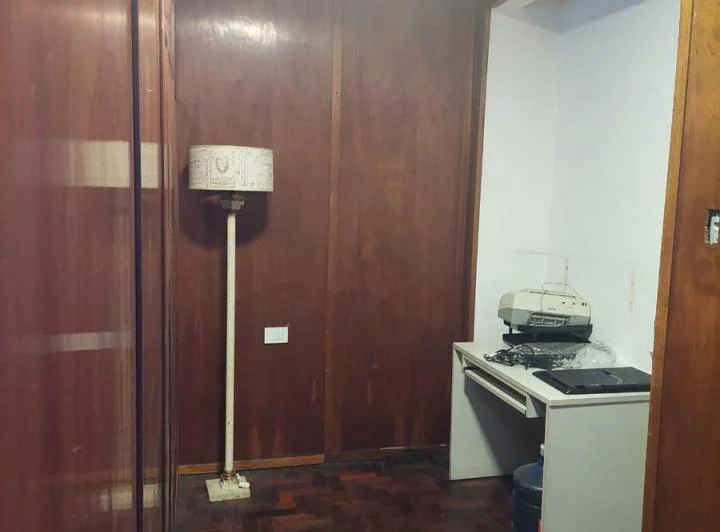 Oficina : en venta , sin expensas, con ubicacion estrategica frente tribunales 5