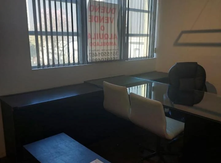 Oficina : en venta , sin expensas, con ubicacion estrategica frente tribunales 2