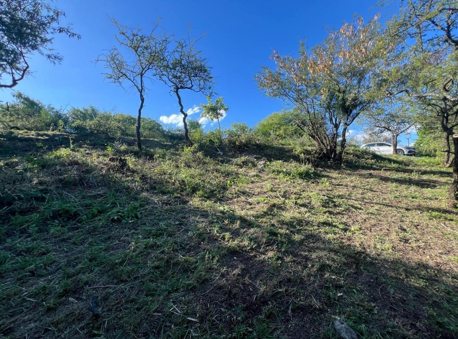 Venta - Lote Exclusivo 1.984 m² en Estancia Q2, ladera sur - salida por ambas calles-