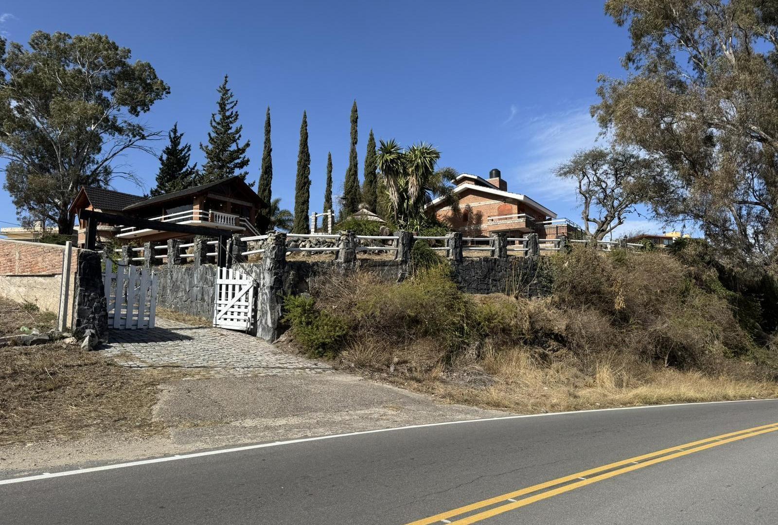 Importante Casa en Costa Azul con Vista al Lago – Villa Carlos Paz