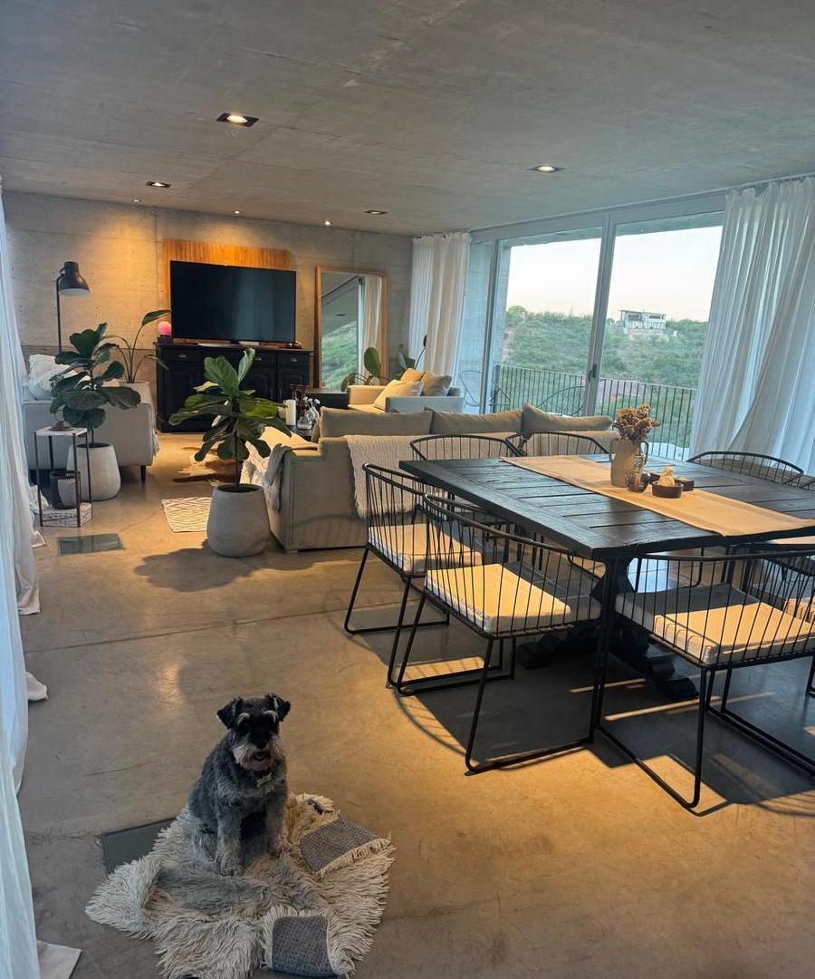 Se vende casa en la deseada, 3 dormitorios y pileta. Barrio La Deseada