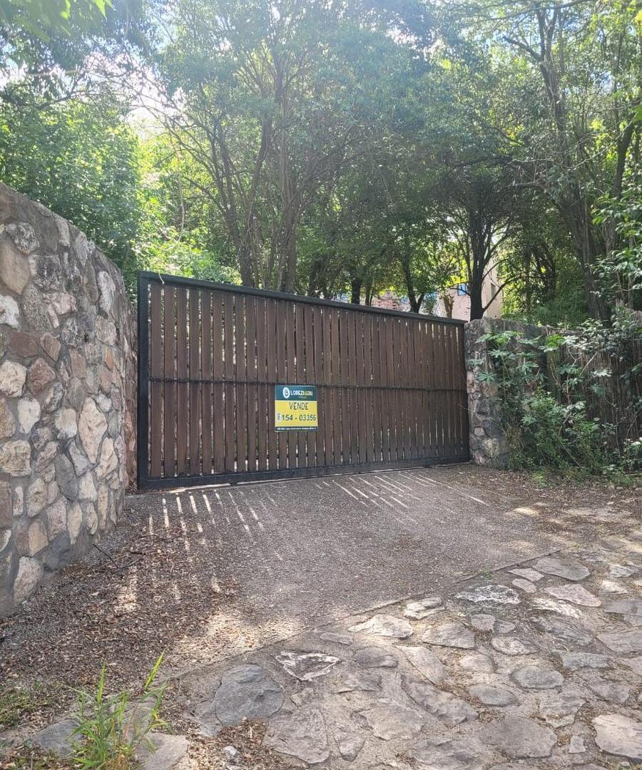 Vendo tremenda Casa de 460 m2 sobre terreno de 3300 m2. Unquillo. Cba