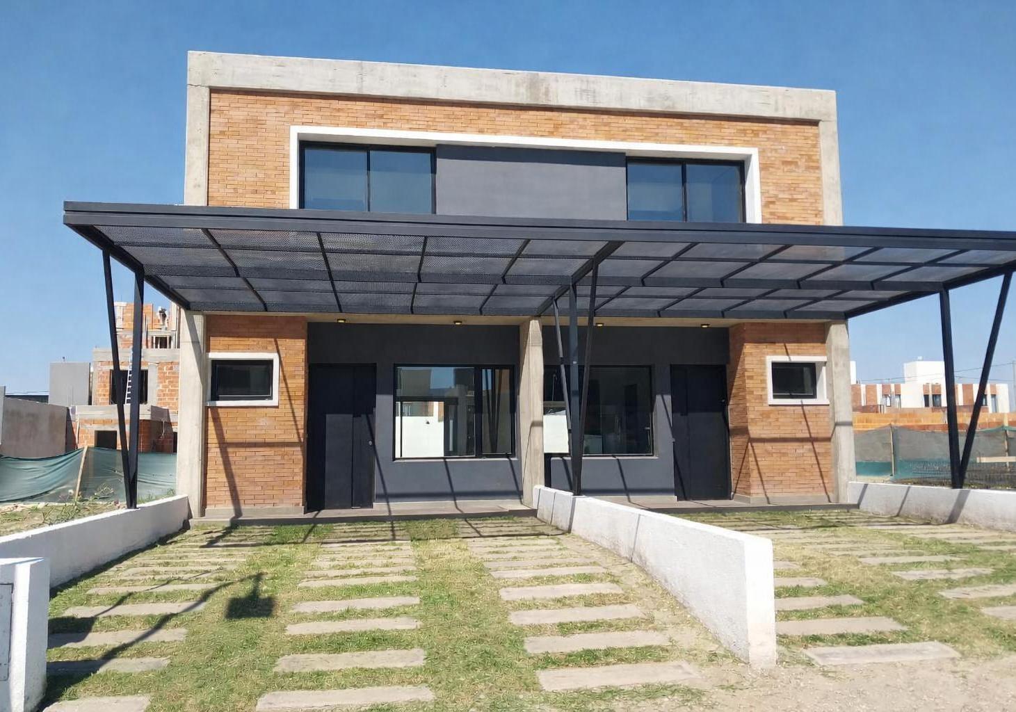 VENTA DUPLEX DE 3 DORM EN DOCTA UBICACIÓN ESTRATEGICA