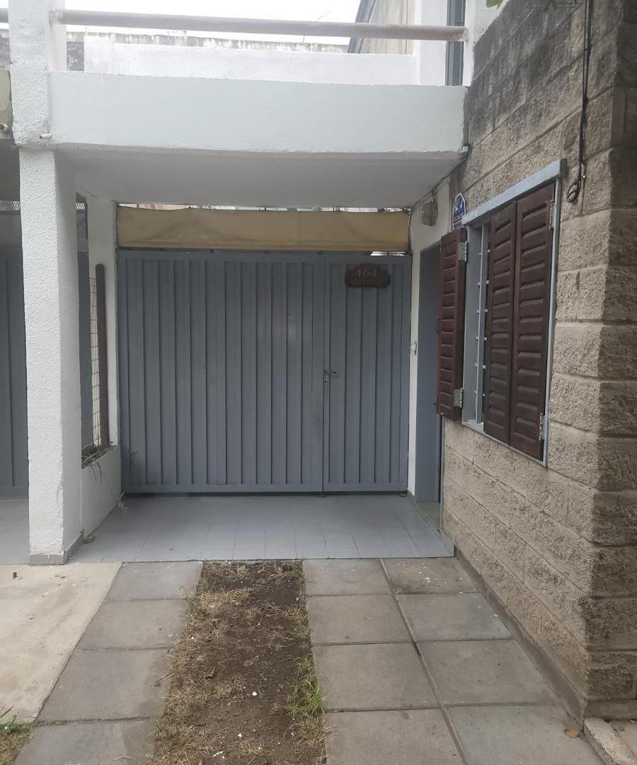 Vendo Dpto 1 Dorm. patio y cochera . amplio 70 m2. a mts. Plaza J. del Barco
