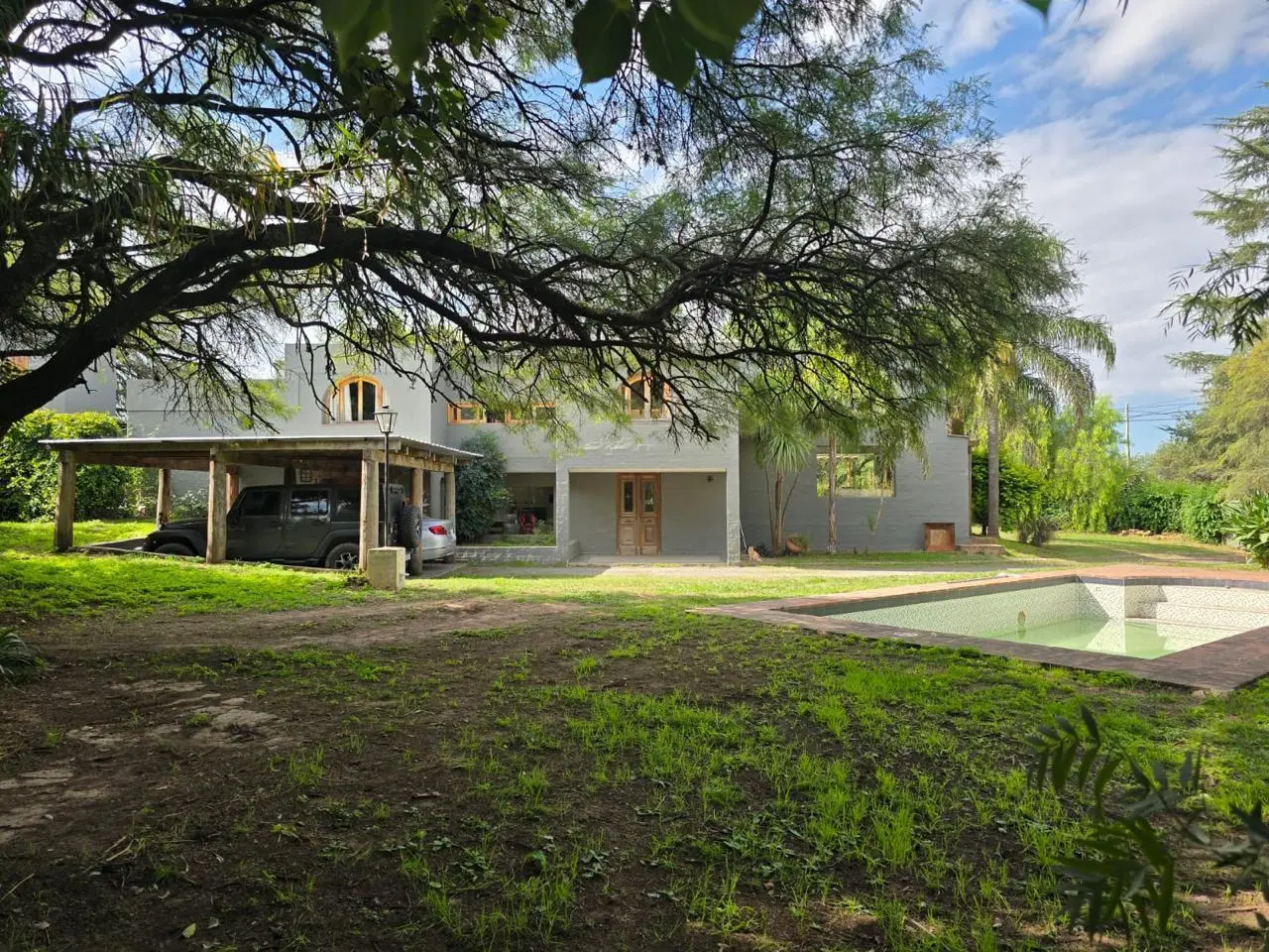 Casa con gran jardin en Villa Allende Golf- 4 Dormitorios 2
