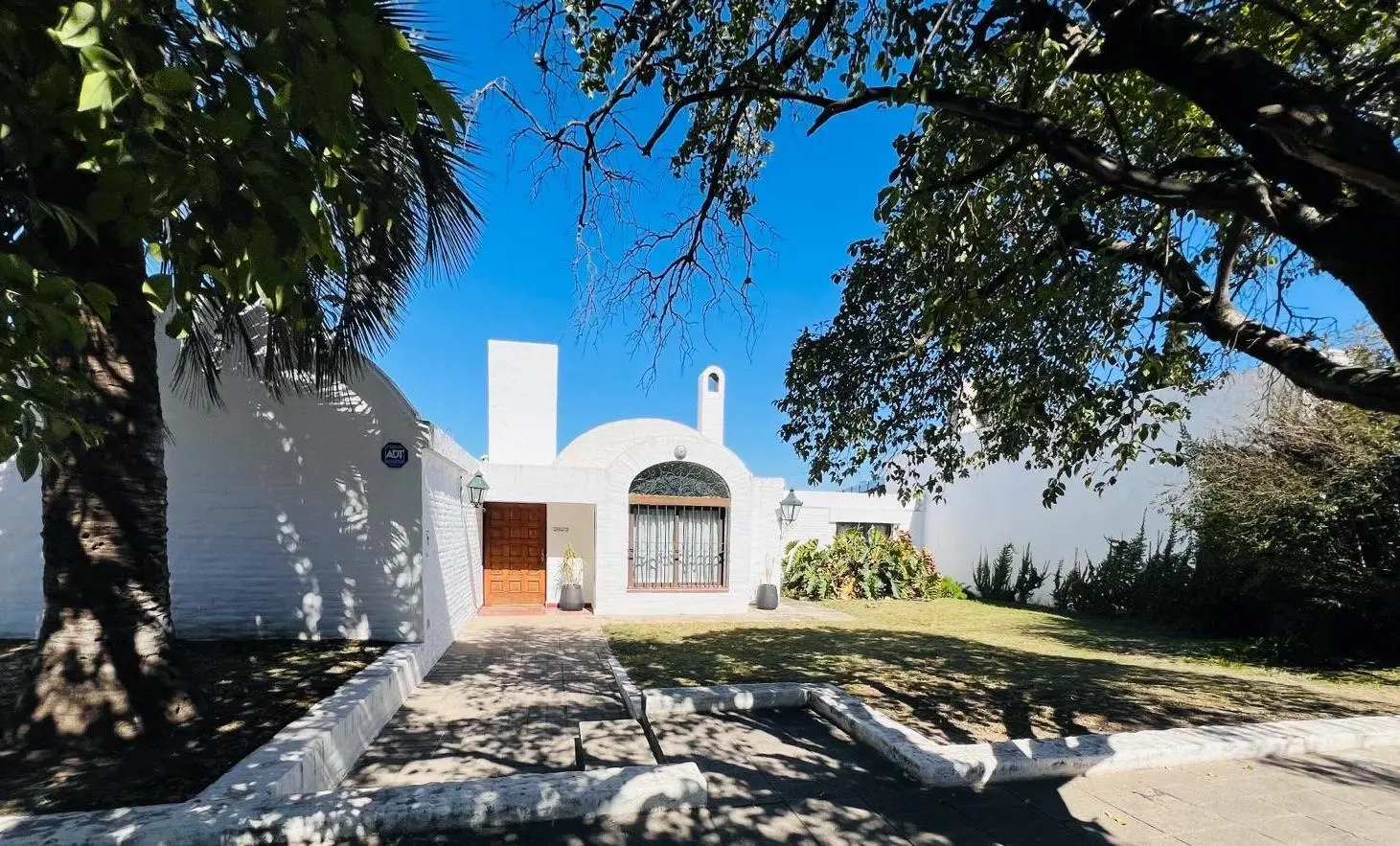 Alquiler - Casa en una planta con Pileta y Quincho - Barrio Urca 4