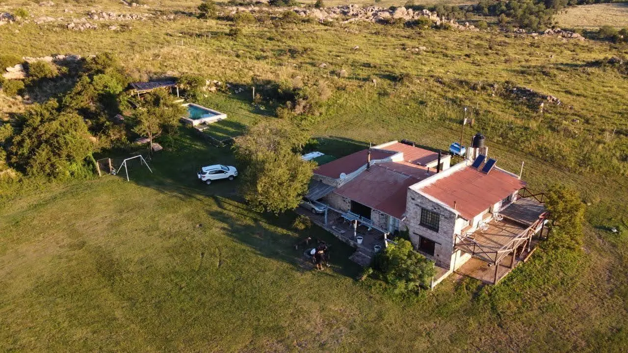 Casa 4 dormitorios y gran terreno en La Cumbre 2