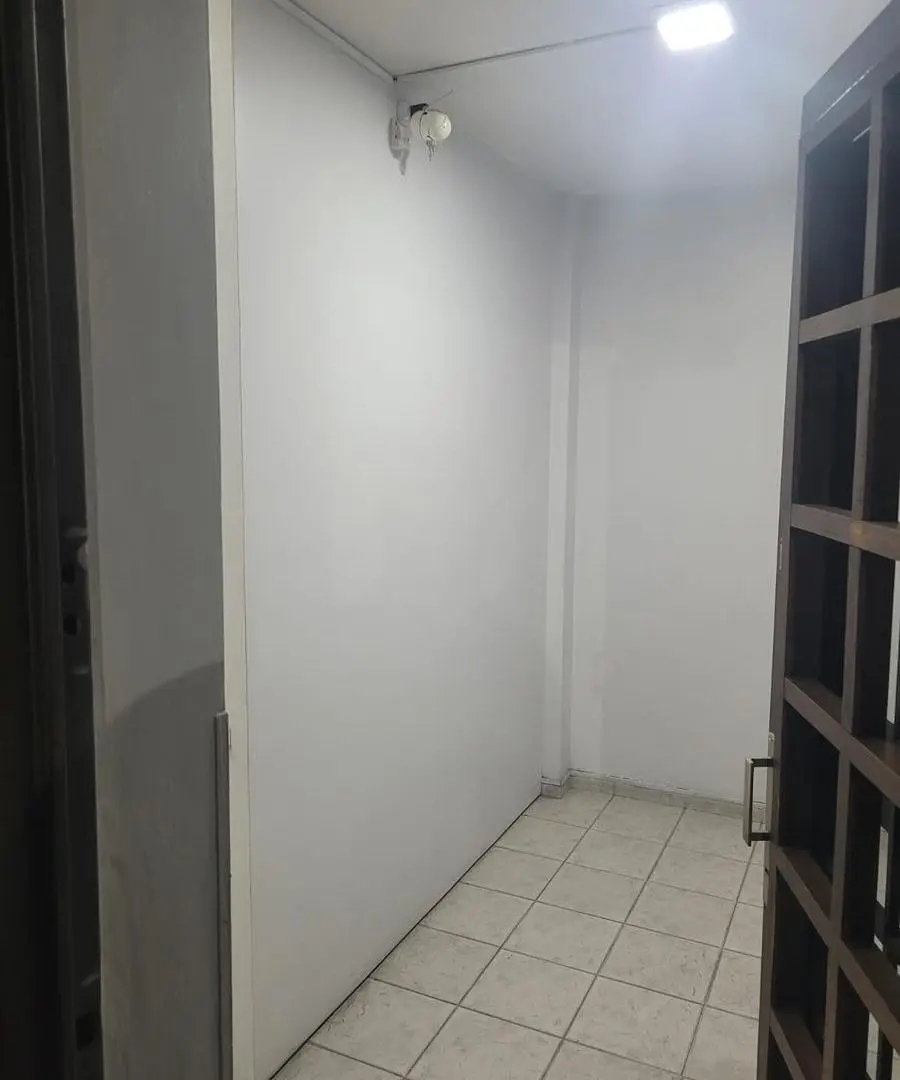 Inversion y Financiacion !!Vendo oficina 35 m2 con sala de espera y 2 apartados. centro 3
