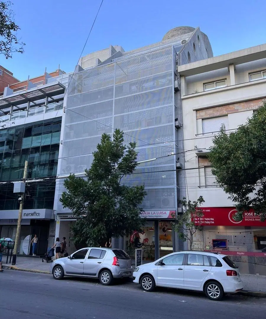 Oficina en venta en el corazón de General Paz 4