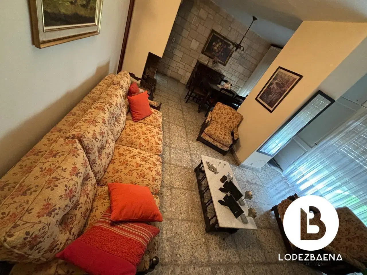 Casa en VENTA 3 Dormitorios 2 baños con cochera 4