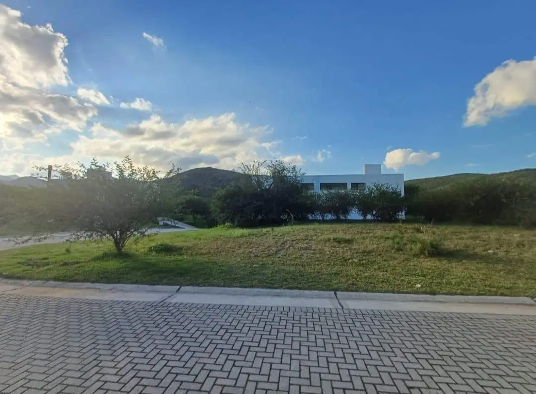 Terreno en Colinas De La Deseada 3