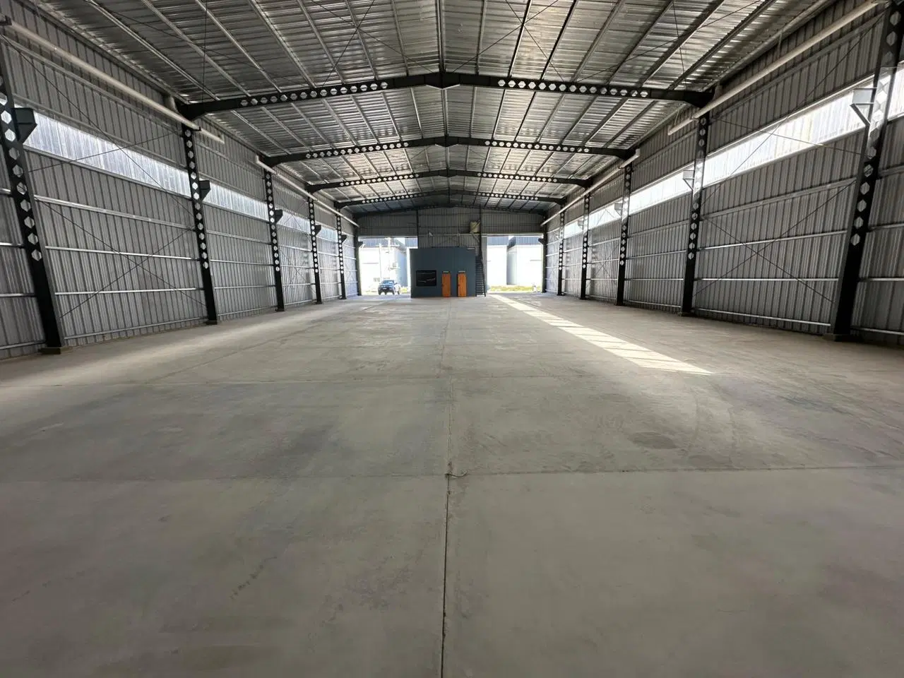 Nave Industrial con detalles premium!! Polo 52 (Parque Industrial) 2