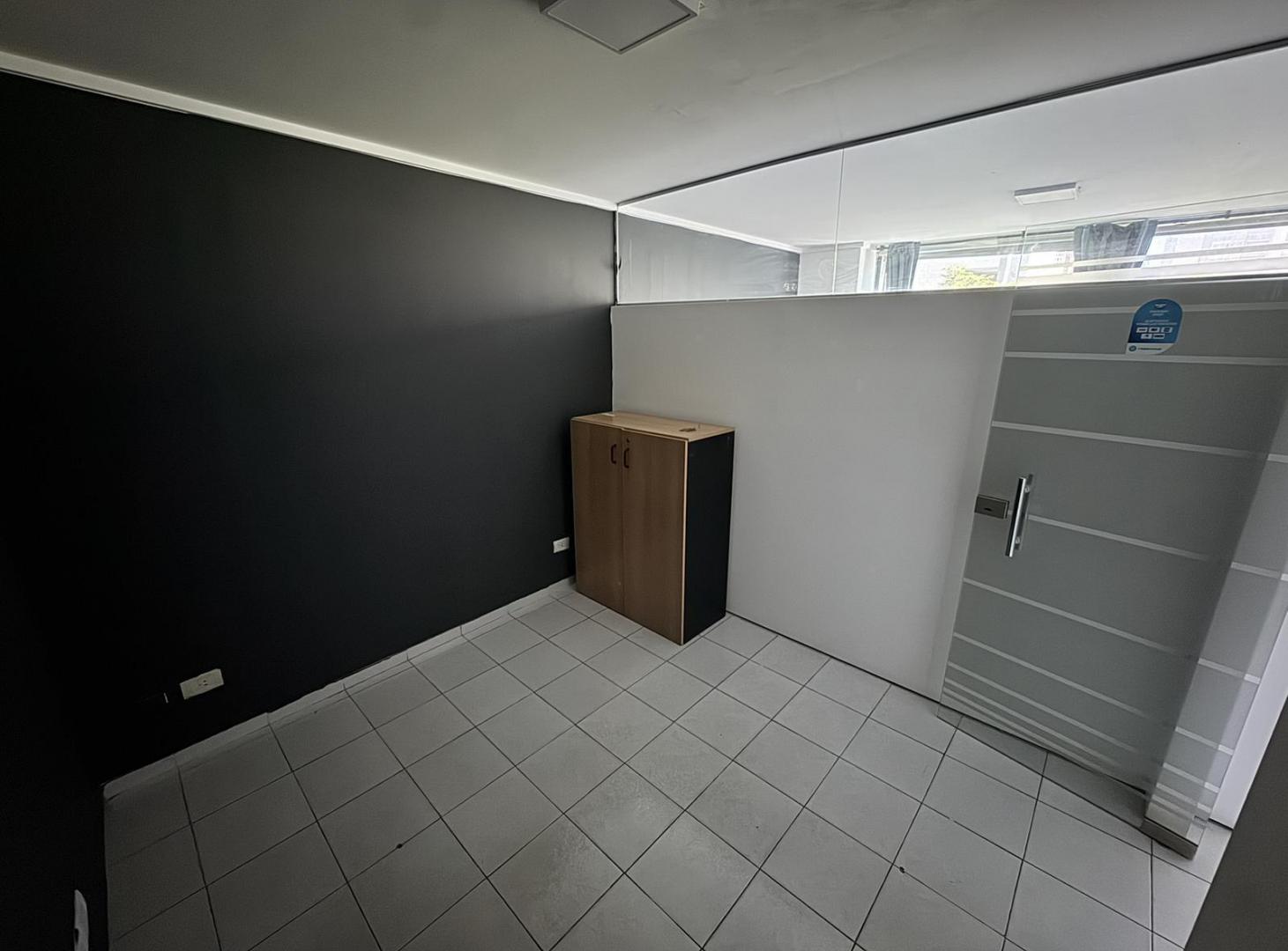 Foto de Alquilo Amplia y Luminosa Oficina a 1 cuadra de Tribunales!, imagen 5