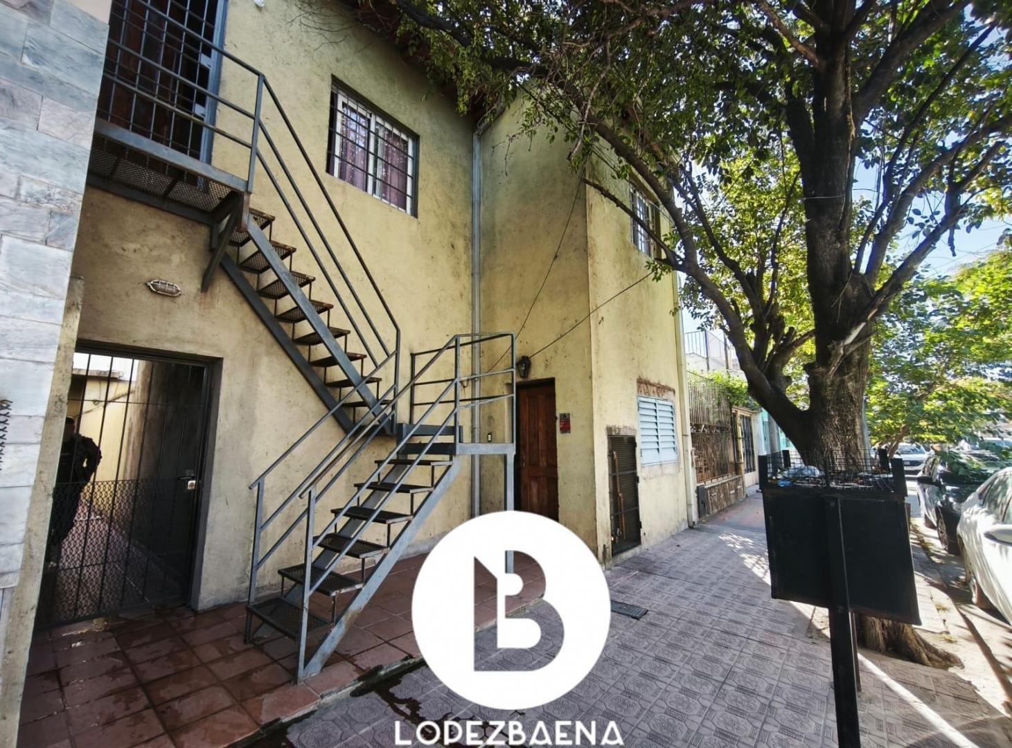 Departamento en Venta - Mega Amplio con 2 Patios Propios! - Inversión Segura!