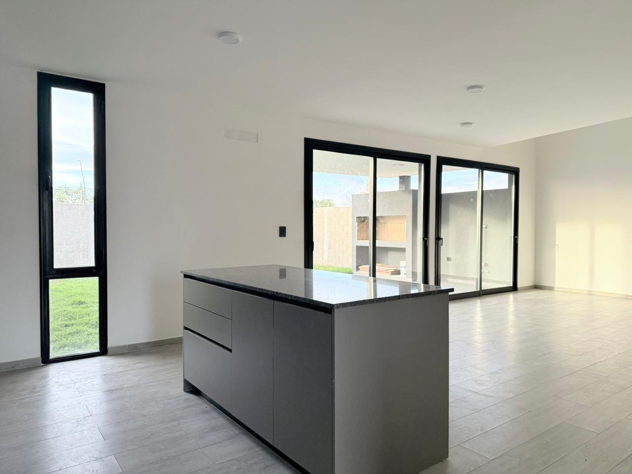 VENTA - CASA 227m2 cubiertos - CUESTAS DE MANANTIALES