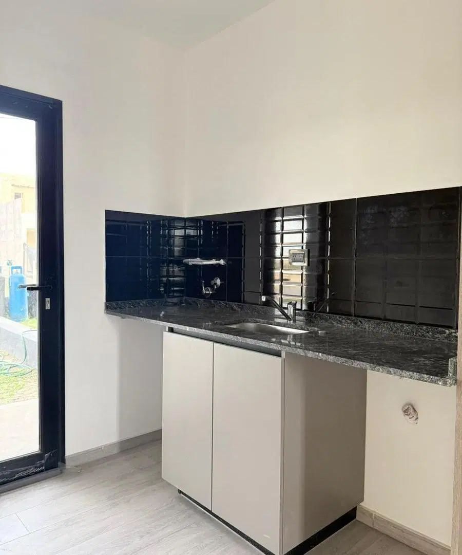 VENTA - CASA 227m2 cubiertos - CUESTAS DE MANANTIALES 5