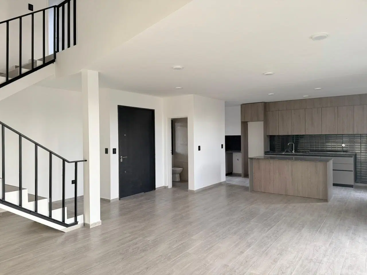 VENTA - CASA 227m2 cubiertos - CUESTAS DE MANANTIALES 1