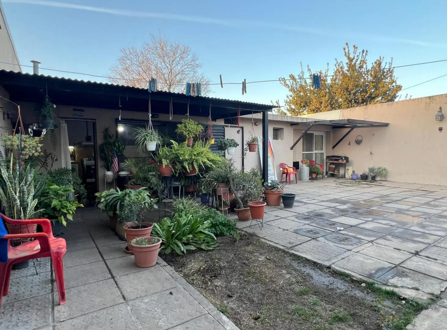 VENTA - CASA IDEAL DESTINO COMERCIAL - BV. LOS GRANADEROS! 3