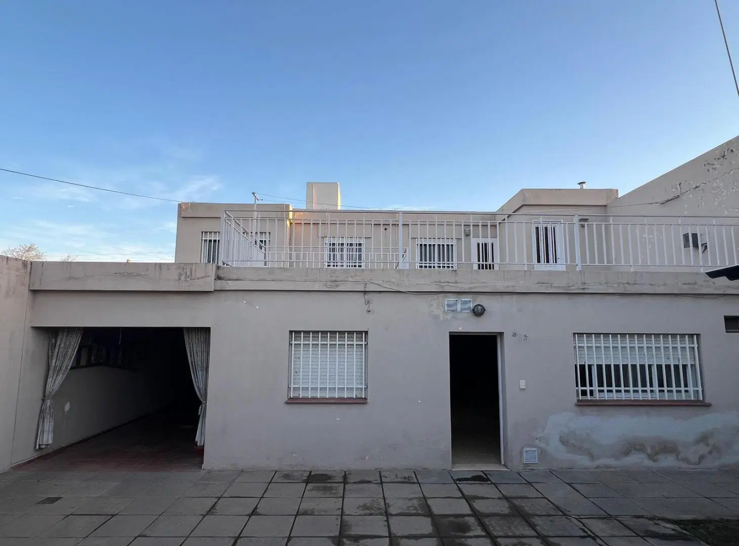 VENTA - CASA IDEAL DESTINO COMERCIAL - BV. LOS GRANADEROS! 4