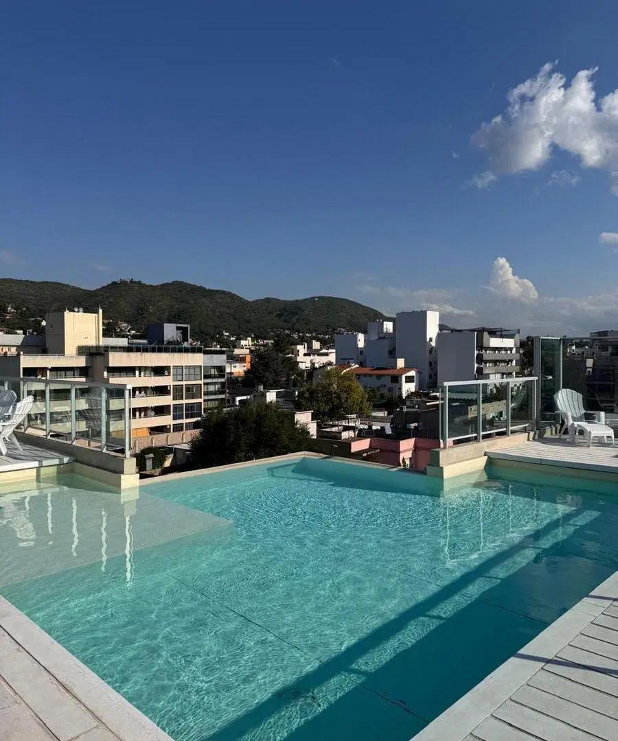 Alquiler, increíble dpto. en Villa Carlos Paz, Centro, 2 dorm, 2 baños. cochera, pileta, sum. 4