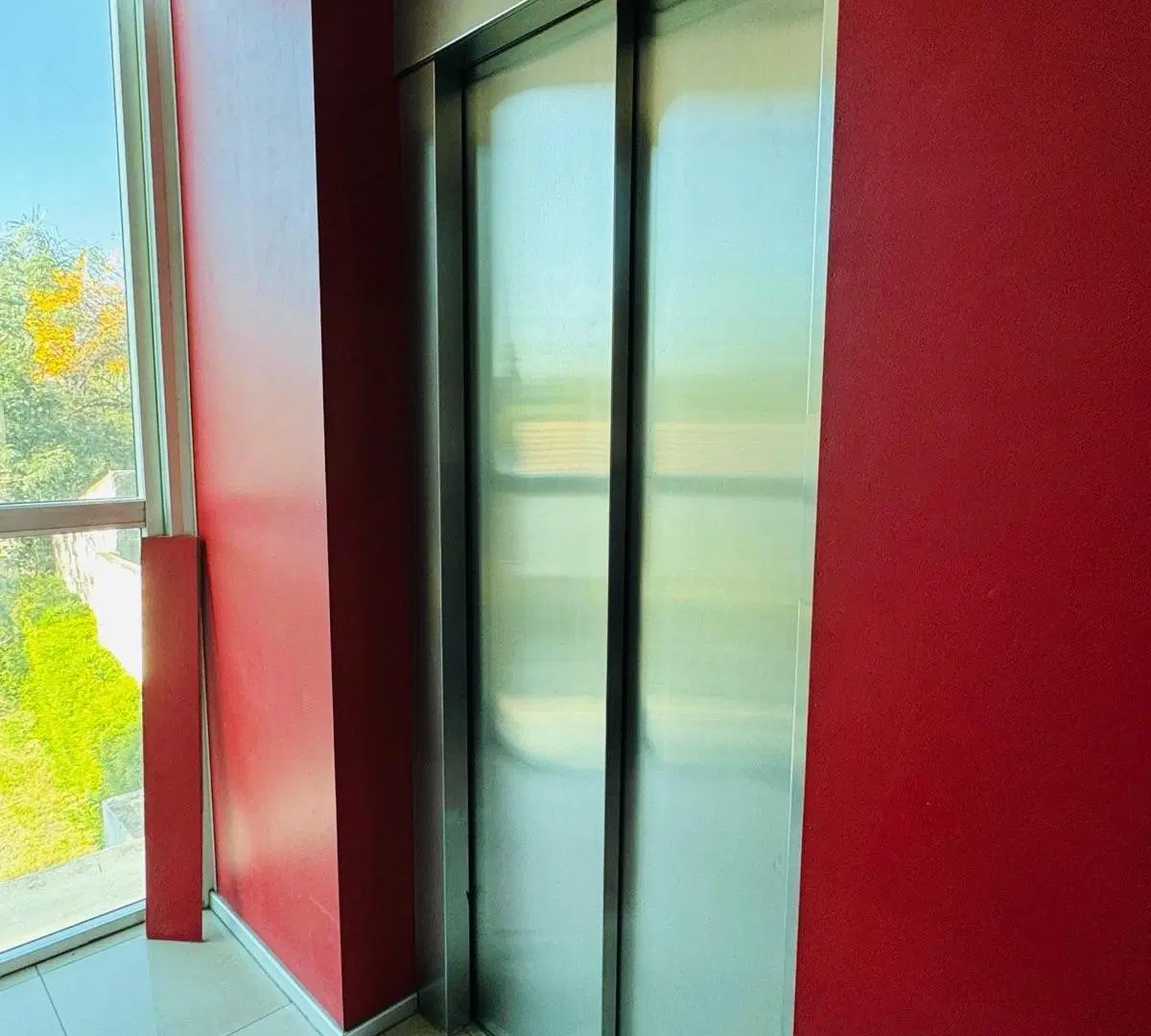 Venta Oficina Local 190 mts Exclusivo Cerro de las Rosas. 5