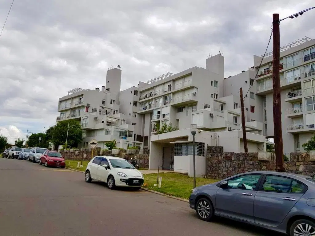 VENTA - COCHERA - JARDINES DE LA ESTANZUELA 1