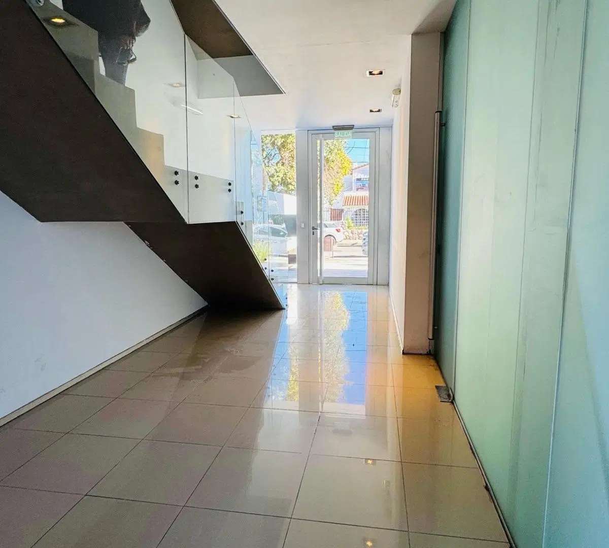 Venta Oficinas Premiun con  estacionamiento / Cerro de las rosas. 2