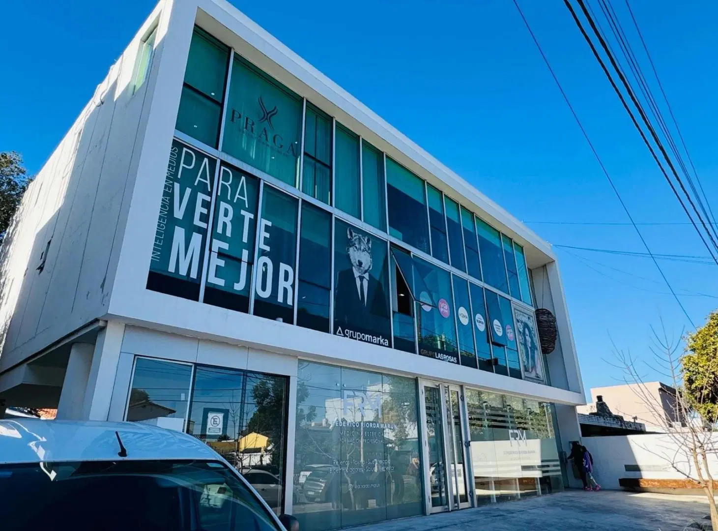 Venta Oficinas Premiun con  estacionamiento / Cerro de las rosas. 3