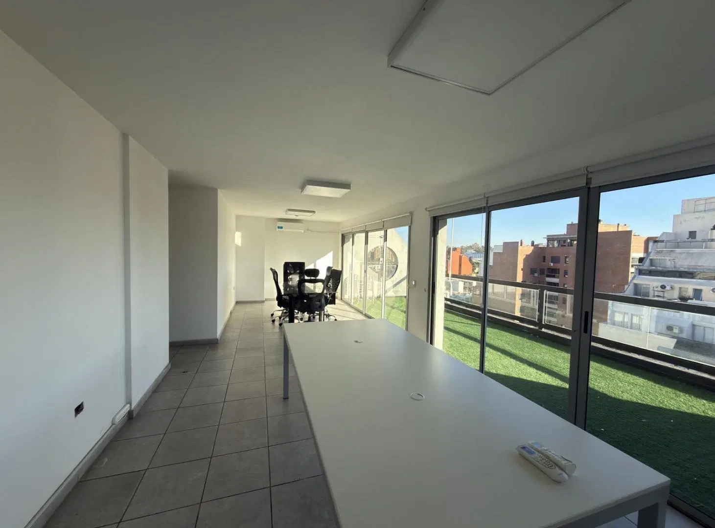 Oficina en alquiler con gran terraza propia en el corazón de General Paz 2
