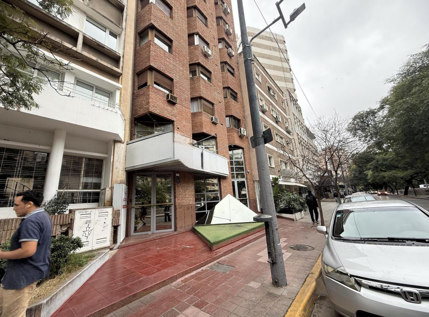 Foto de GRAN E IMPORTANTE LOCAL COMERCIAL DE 383 MTS SOBRE CAÑADA. CORDOBA, imagen 1