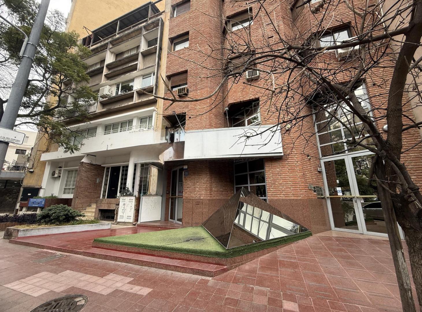 Foto de GRAN E IMPORTANTE LOCAL COMERCIAL DE 383 MTS SOBRE CAÑADA. CORDOBA, imagen 3