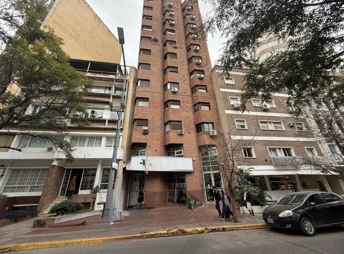 Foto de GRAN E IMPORTANTE LOCAL COMERCIAL DE 383 MTS SOBRE CAÑADA. CORDOBA, imagen 2