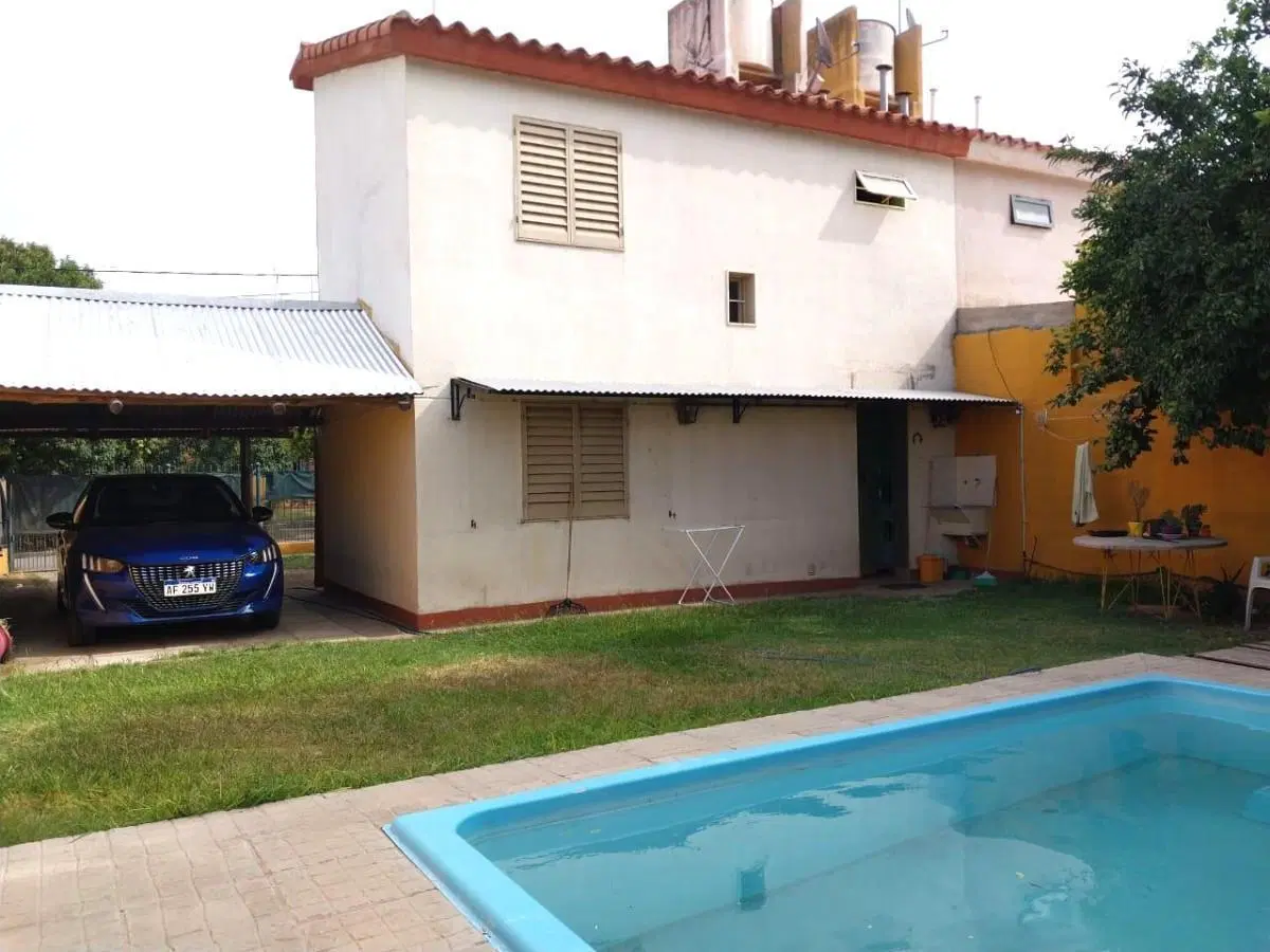 CASA en VENTA en VILLA POSSE APTA a CREDITOS, 3 d. c/PISCINA y Quincho 2