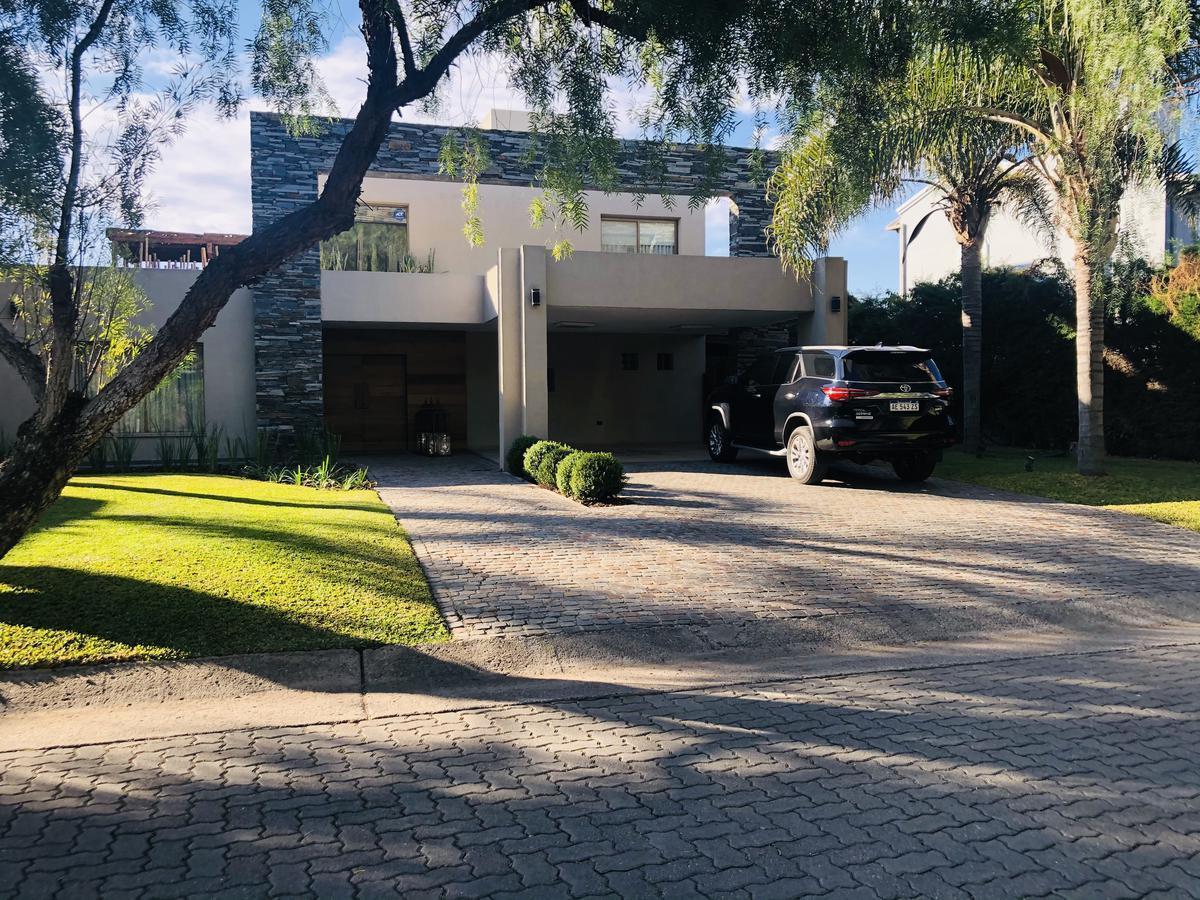 Venta de una Casa en La Reserva Córdoba 4 dormitorios!