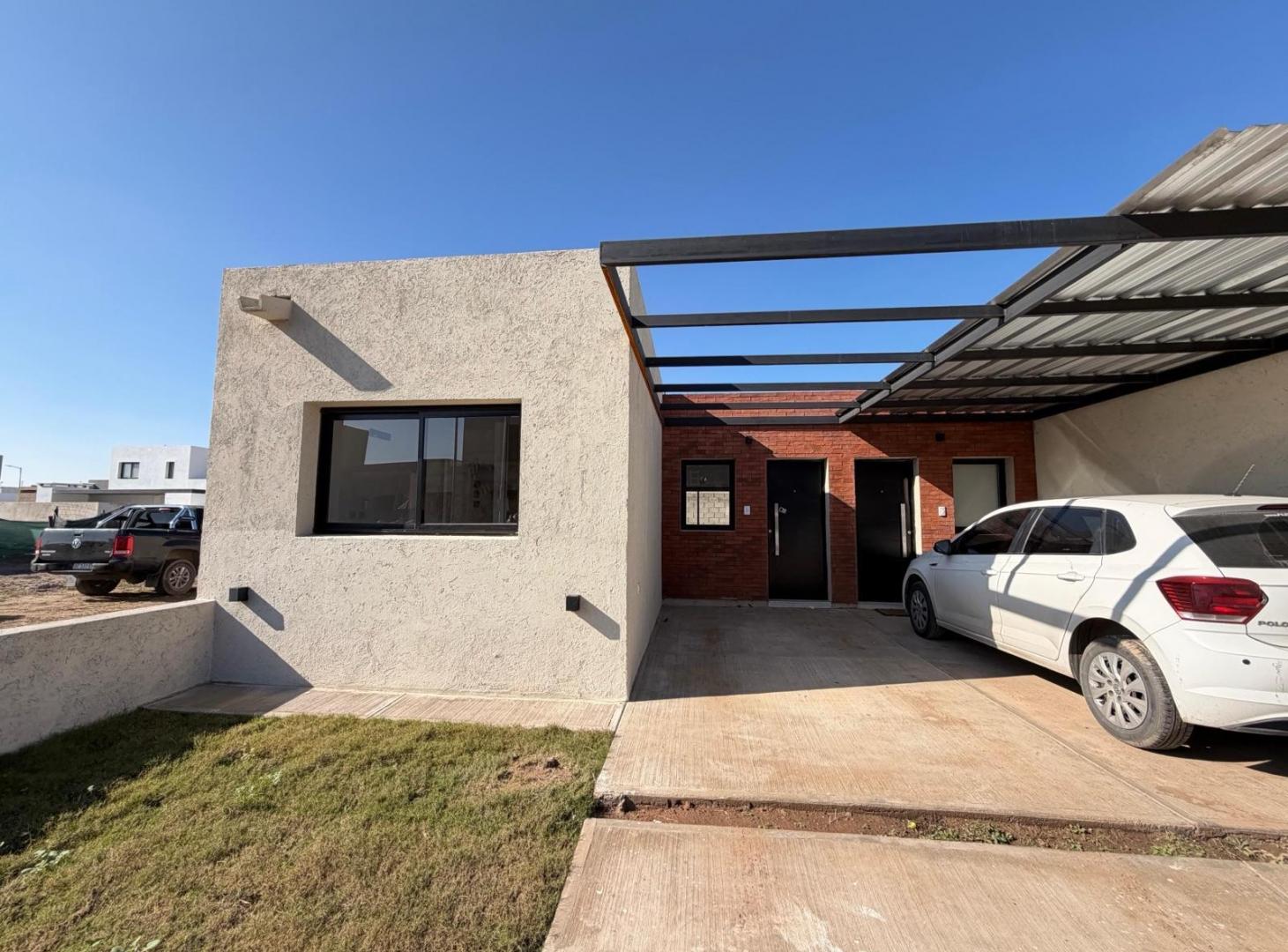Foto de VENTA DUPLEX 1 DORM CON PATIO y ESCRITORIO EN CAMPOS DE MANANTIALES, imagen 2
