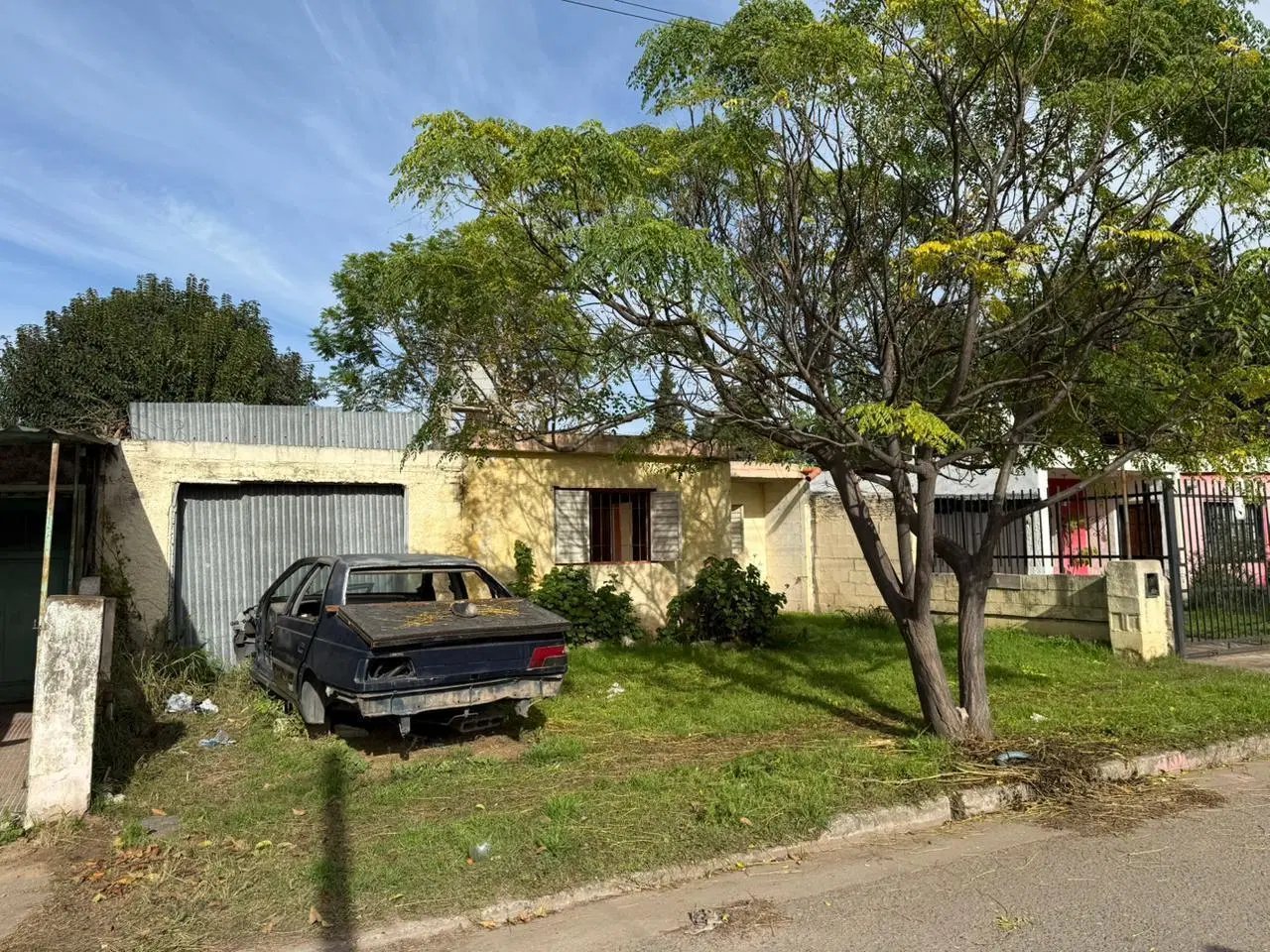 VENTA - OPORTUNIDAD CASA A REFACCIONAR - PARQUE LICEO 3