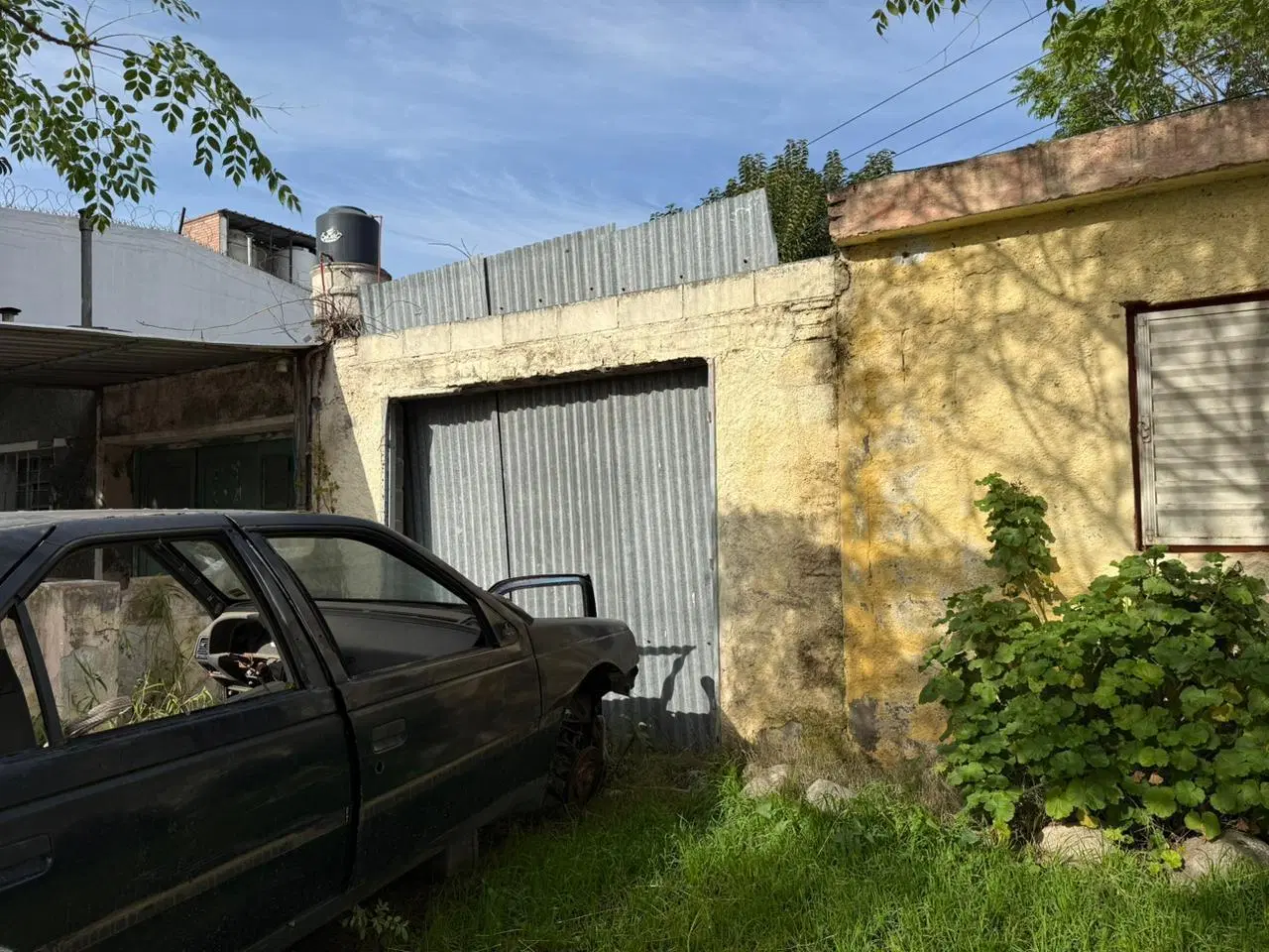 VENTA - OPORTUNIDAD CASA A REFACCIONAR - PARQUE LICEO 2