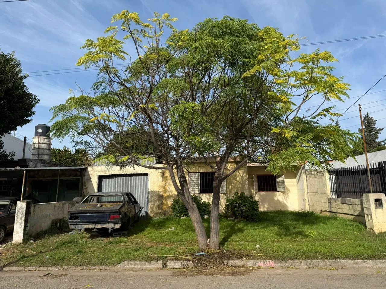 VENTA - OPORTUNIDAD CASA A REFACCIONAR - PARQUE LICEO 1