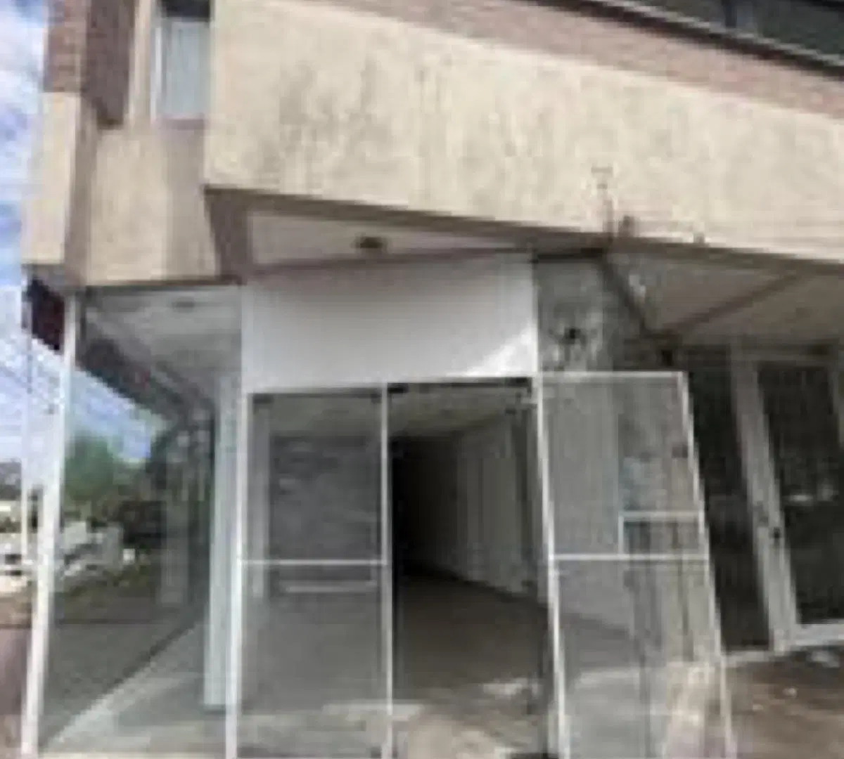 Local en alquiler Ricardo Rojas frente CPC Argüello 8