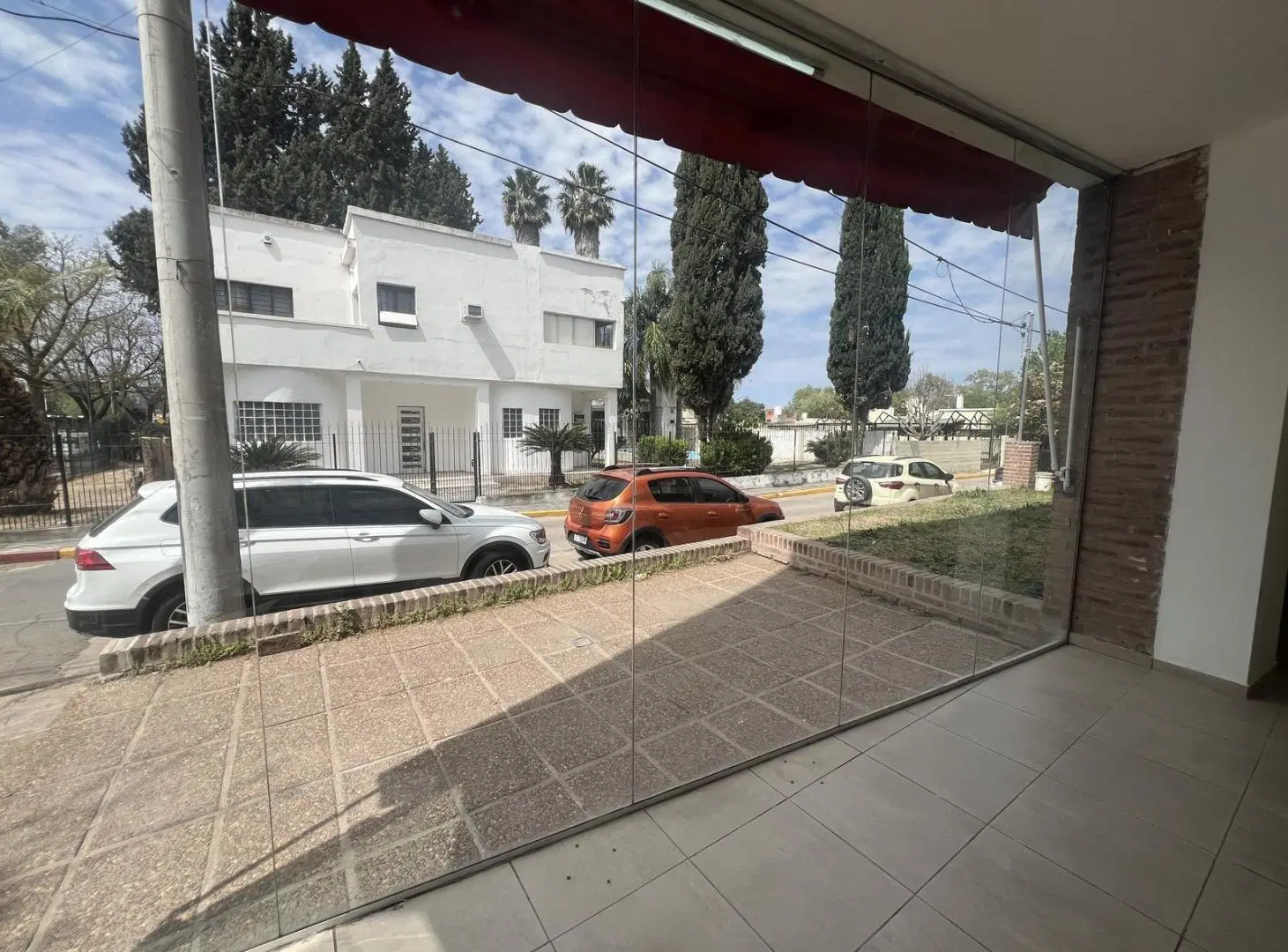 Local en alquiler Ricardo Rojas frente CPC Argüello 5